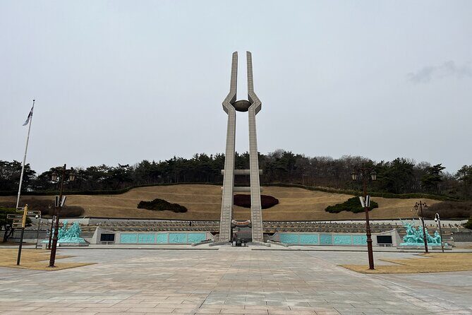 3-Day Korea Western course by K-shuttle Tour from Seoul to Busan - Getting on track in Seoul: meeting point timing and your first-day advantage