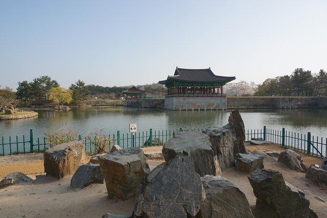 3-Days 2-Nights Gyeongju UNESCO Sites & Busan City [Private Tour from Seoul] - Cheomseongdae Observatory: the old sky-tech stop you’ll remember