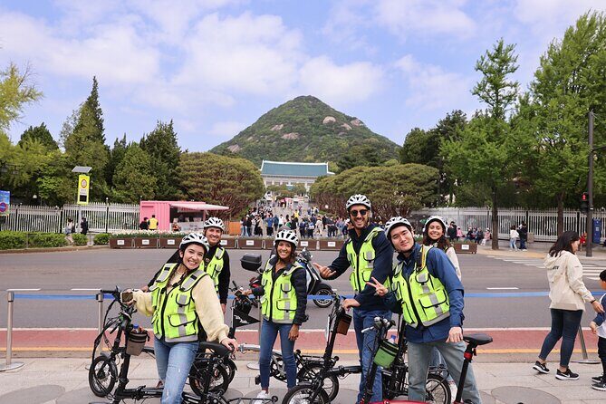 Afternoon E-bike tour and "Happy Hour" food and drinks - House of Baek Inje and Ikseon-dong: where traditional architecture turns practical