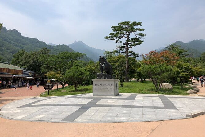 Autumn Foliage-Mt. Seorak, Sokcho Fish Market, Sokcho Beach - Getting there: Seoul meet-up points and drop-off reality