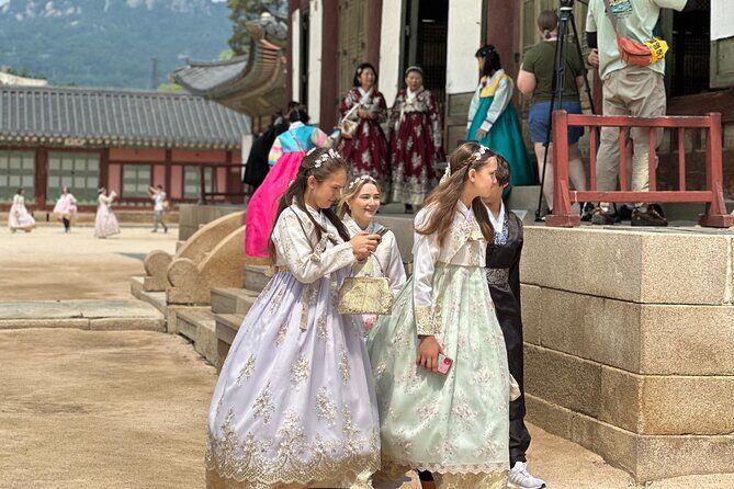 Best Seoul City Tour (Gyeongbokgung Palace,Insadong,Namsan Tower) - Cheonggyecheon and Jogyesa: Seoul’s Quiet Break in the Middle of the City