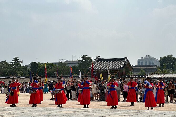 Best Things to Do - Half Day Seoul Trip (Seoul Palace & Temple) - Cheongwadae Sarangchae: Artifacts and Documents Near the Blue House