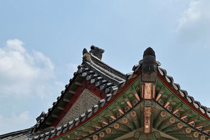 Best Things to Do - Half Day Seoul Trip (Seoul Palace & Temple) - Palace Show Time: How the Tour Handles Gyeongbokgung vs. Changdeokgung
