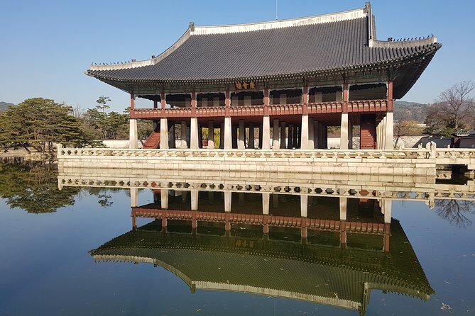 Best Walking Tour to Gyeongbok Palace Bukchon Hanok Village - Bukchon Hanok Village: Hidden Looks in 30 Minutes (With a Stairs Warning)