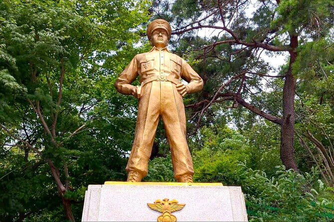 Buam dong Walking Tour Art, History and Parasite in Seoul - Price and value: what $38.50 buys you in Seoul time