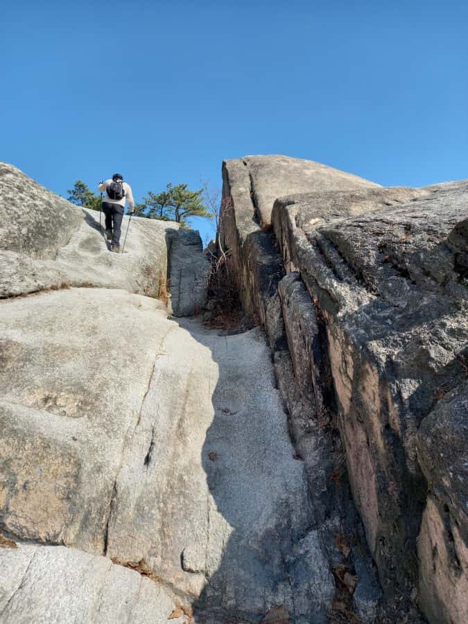 Bukhansan mountain hiking tour - 6 hours - Granite rock formations and the named peaks that matter