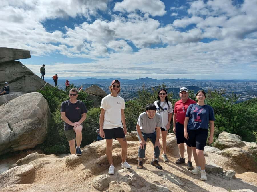 Bukhansan mountain hiking tour - 6 hours - Cultural context: more than just rocks