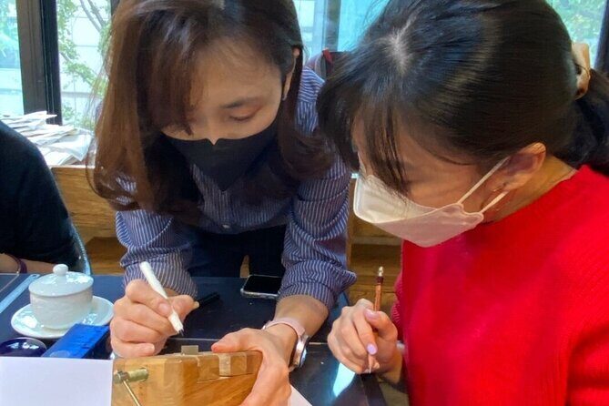 Carve Your Personal Korean Stone Seal with Jeongju in Insadong - The thoughtful extras: a calligraphy message and a calmer Seoul break