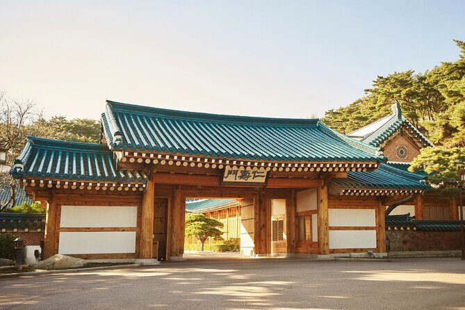 (Closed) Korea’s White House Walking Tour Blue House - Getting to Gyeongbokgung Station and pacing through 2.5 hours