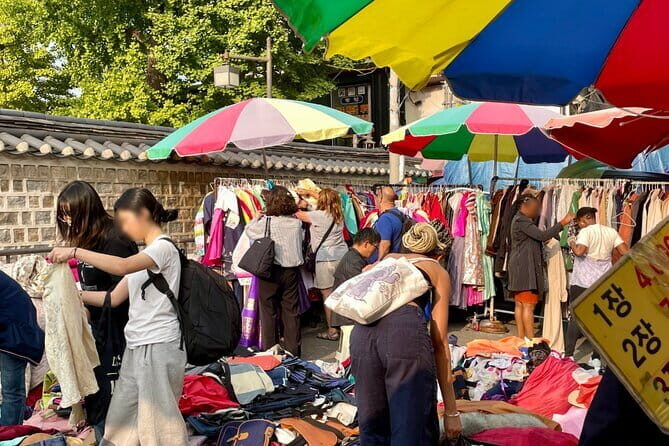 Contemporary & Retro Seoul Private Tour with Local Food Tasting - Dongdaemun Photo Moment and the Feel of the Area