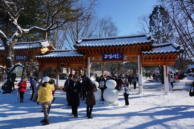 Contemporary & Retro Seoul Private Tour with Local Food Tasting - Dongmyo Flea Market: Where “Rare Finds” Actually Happen