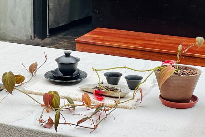 Contemporary & Retro Seoul Private Tour with Local Food Tasting - Cheonggyecheon’s Quick Break from the City’s Tempo