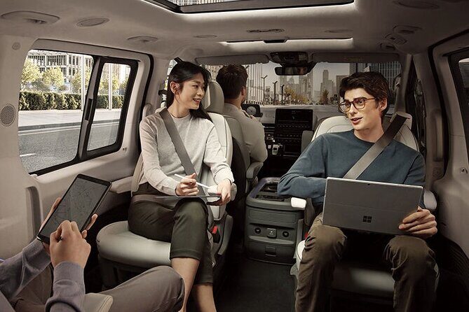 Customizable Private Seoul Tour in luxury van for VIP - Heritage Highlights: Jogyesa, Gyeongbokgung, Insadong, Bukchon