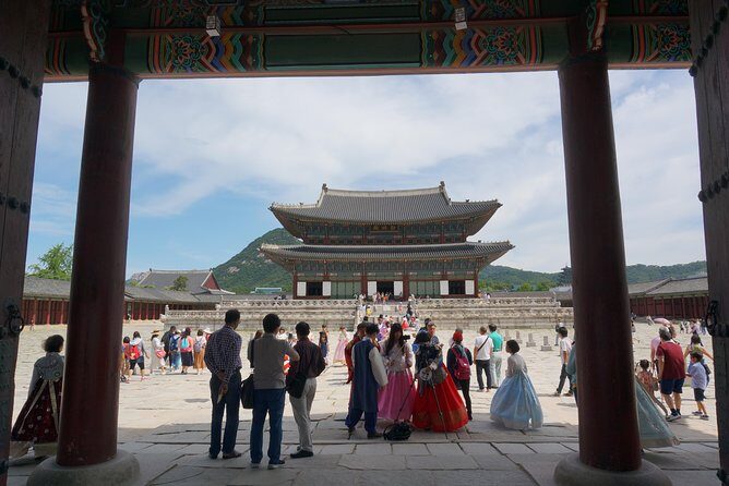 Customized Private Seoul tour: Palace, Market etc(Airport Option) - Gyeongbokgung Palace and Changdeokgung: the palace day that makes sense