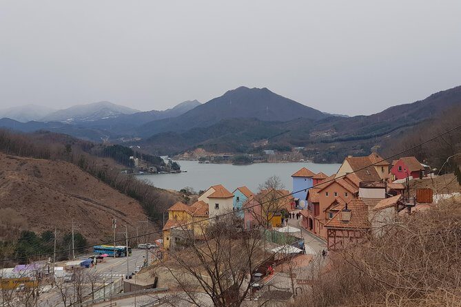 Customized Private Seoul tour: Palace, Market etc(Airport Option) - Bukchon Hanok Village and Jogyesa Temple: old Seoul with a breather