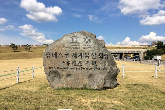 Day Tour of Suwon Hwaseong Fortress Starfield Waujeongsa Temple - A fast Seoul-to-Suwon day with four big experiences
