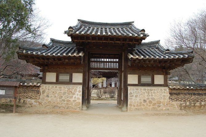 Day Trip to Yongin Daejanggeum and Korean Folk Village from Seoul - Korean Folk Village: Traditional Ancestor Life, With Enough Time to Actually Look