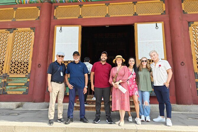 Deoksugung & Jeongdong-gil: A Walk in Korea's Rich Heritage - Ending at Cheonggyecheon Stream: turn your tour into a real local moment