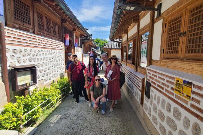 Deoksugung & Jeongdong-gil: A Walk in Korea's Rich Heritage - Deoksugung Palace: where Joseon royalty meets a Seoul you can still feel