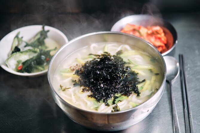 Downtown Seoul Guided Food & Market Tour with 8+ Local Tastings - The Five Grand Palaces park stop: a breather before tea