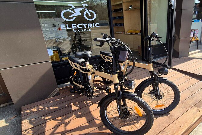 ENKO Electric Bike Ride on The Han River Bike Path in Seoul - Clothing rental and luggage storage for a lighter day