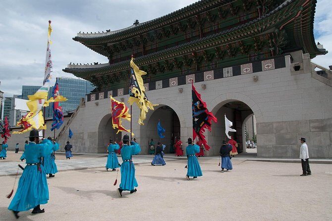 Gyeongbok Palace and Korean Folk Village Tour - Lunch at a Traditional Korean Restaurant (Including Vegan Options)