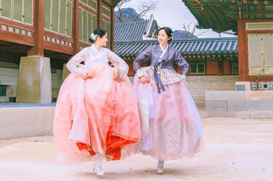 Gyeongbokgung Hanbok Experience at hanboknam - Peak Hour Timing: 9am to 12pm is the busy window