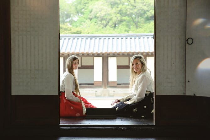 Gyeongbokgung Hanbok Photoshoot - The hanbok timing trap (and how to avoid it)