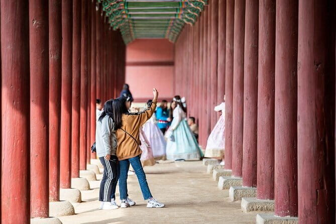 Gyeongbokgung Palace & Bukchon Village Walking Tour - Who should book this Gyeongbokgung & Bukchon tour?