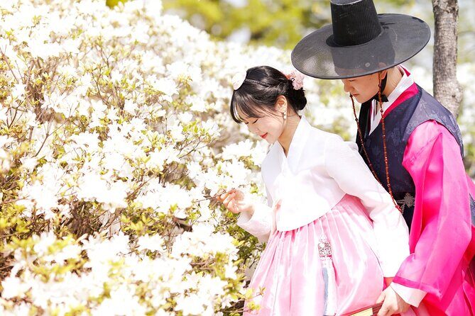 Gyeongbokgung Palace Hanbok Rental Experience in Seoul - Crowds and Lines: How to Avoid the Worst Timing