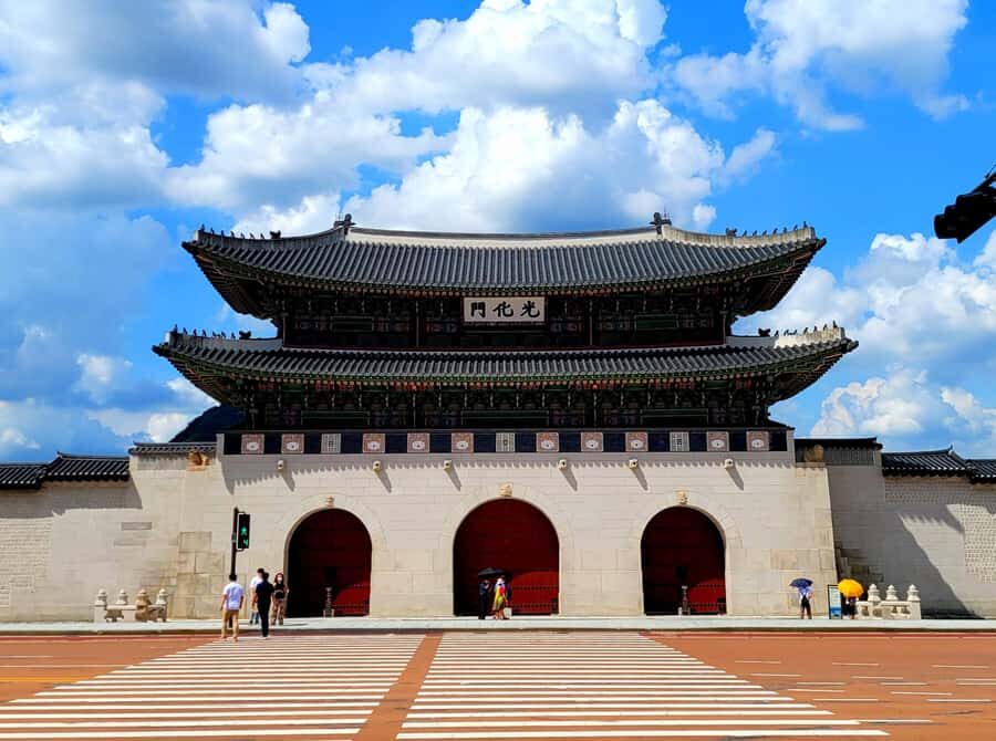 Gyeongbokgung Palace, Jogyesa Temple and Bukchon village - Jogyesa Temple in Insadong: starting calm before the city rush
