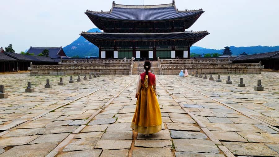Gyeongbokgung Palace, Jogyesa Temple and Bukchon village - Gyeongbokgung Palace stroll: Joseon Dynasty at human scale