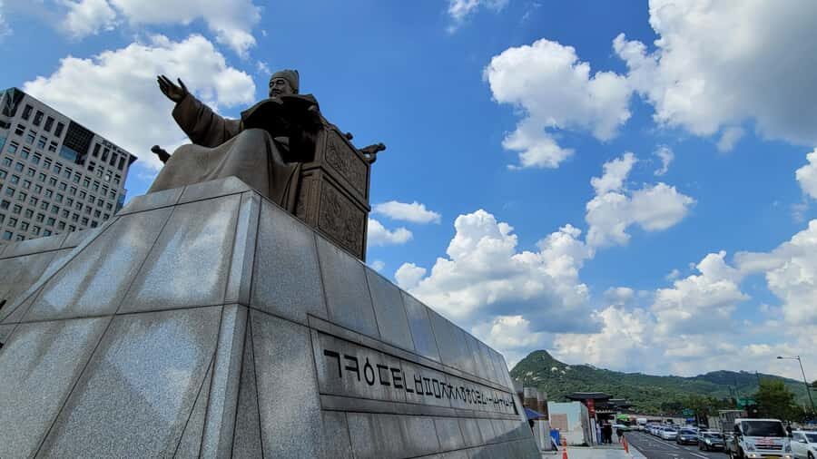 Gyeongbokgung Palace, Jogyesa Temple and Bukchon village - Bukchon traditional village: architecture, views, and respectful pacing