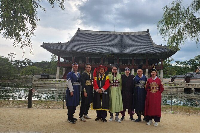Half day Morning Seoul City Tour(Temple & Gyeongbok Palace) - Gyeongbokgung Palace and the Guard Changing Ceremony: The Main Event