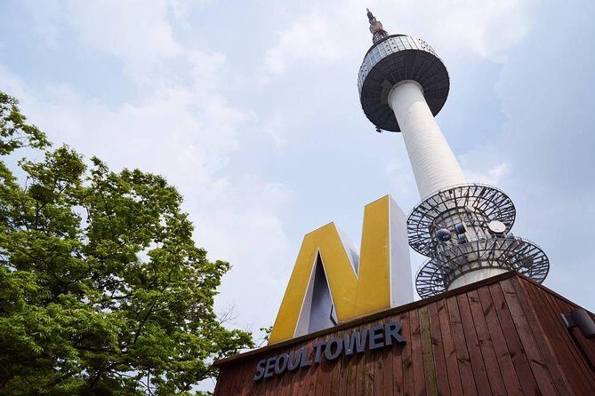 [ Half Day ] Sightseeing, Top 3 spots of Seoul !! - A smart 4-hour mix: hanoks, skyline views, and a city stream