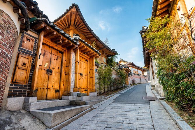 [ Half Day ] Sightseeing, Top 3 spots of Seoul !! - Bukchon Hanok Village in about 50 minutes: quick culture, not a full day