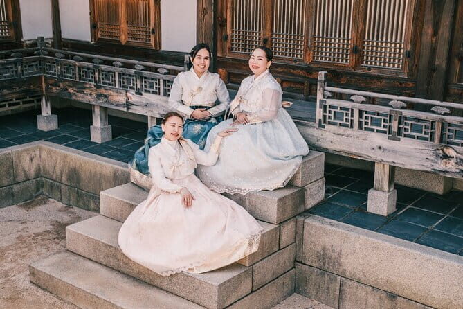 Hanbok Photoshoot and History Tour at Gyeongbokgung Palace - Stop 2: Gwanghwamun Gate for Your First Big Photos