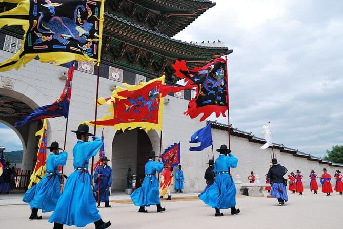 Hanbok Photoshoot and History Tour at Gyeongbokgung Palace - Stop 4: Gyeonghoeru Pavilion—The Pond, Trees, and Calm Shots