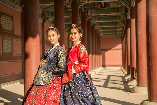 Hanbok rental, hanbok experience - Hair ornaments and styling: the details that make your photos work