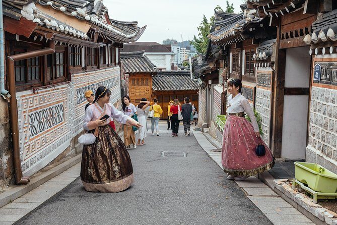 Highlights & Hidden Gems With Locals: Best of Seoul Private Walking Tour - Stop 2: Jogyesa Temple for a Quick City Break