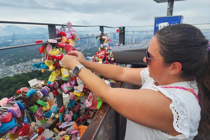 Highlights of Seoul Tour in Seoul: Deoksugung & N Seoul Tower - Stop 1: N Seoul Tower for Skyline Views Without Overpaying