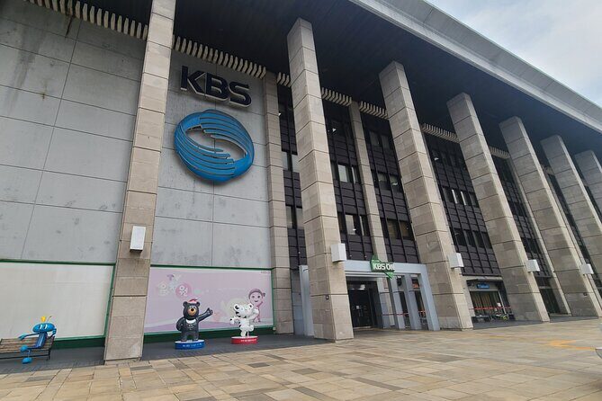 K-POP Experience in Seoul: Real K-POP Agency & Fan Culture - Why This Tour Feels Different: Real Fan Culture Meets Real Company Space