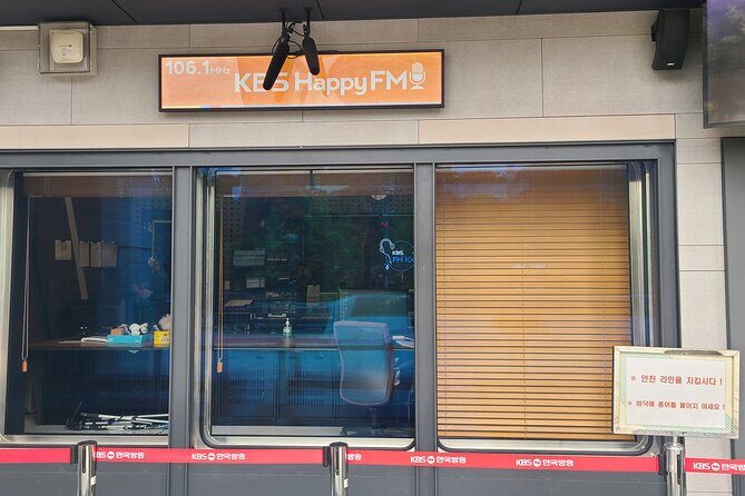 K-POP Experience in Seoul: Real K-POP Agency & Fan Culture - Hikr Ground: MV-Style Sets and Your Phone as the Main Character