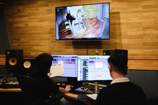 K-Pop Making Class with a Producer! - Why this K-pop class feels like a real studio session