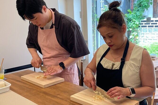 Kimchi class with Chef Hakyung near Gyeongbokgung place - Kimchi class in a studio close to Seoul landmarks