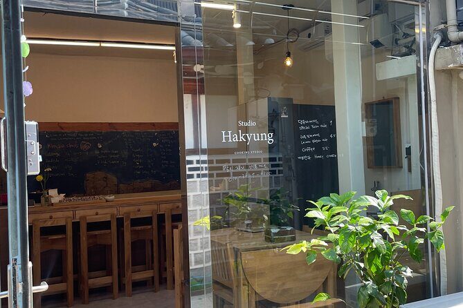 Kimchi class with Chef Hakyung near Gyeongbokgung place - Studio Hakyung: a space built for comfort and photos
