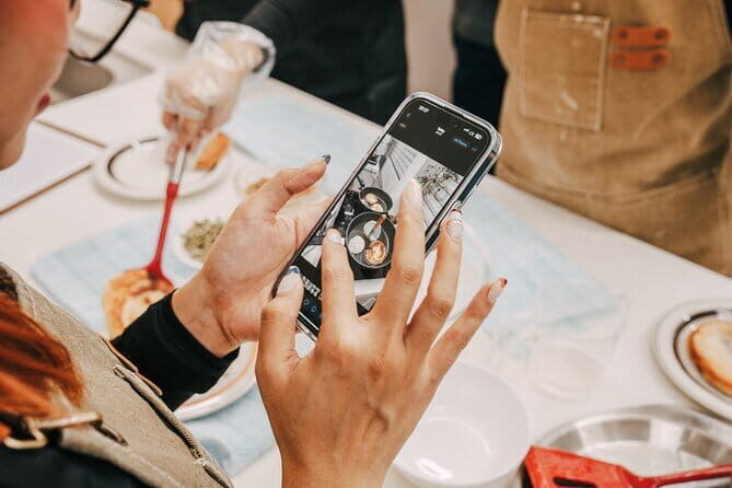 Korea Cooking Class with 3 stars Michelin Chef & Content creators - What the included dinner and drinks add to the experience
