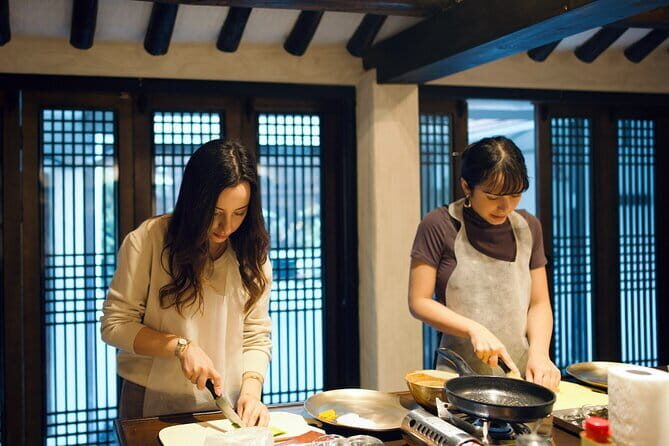 Korea Cooking Class with 3 stars Michelin Chef & Content creators - Group size, stations, and why your cooking time won’t feel stolen