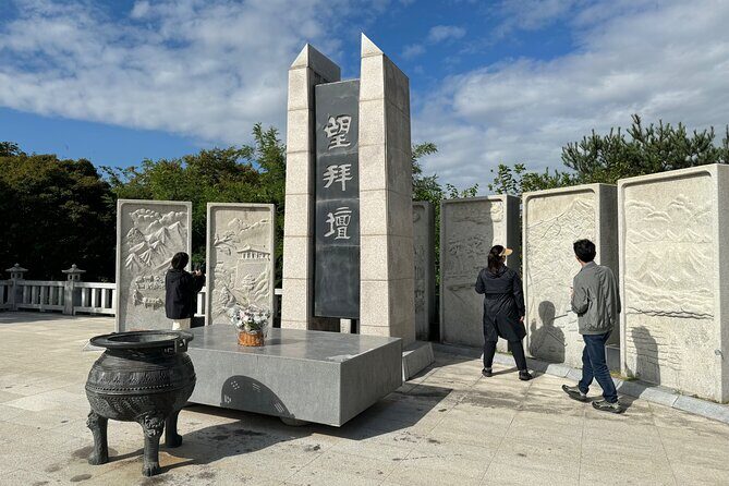 Korea DMZ Private Tour with War Memorial Tour as Service - The Guides: Former Military and North Korean Perspective Make a Difference