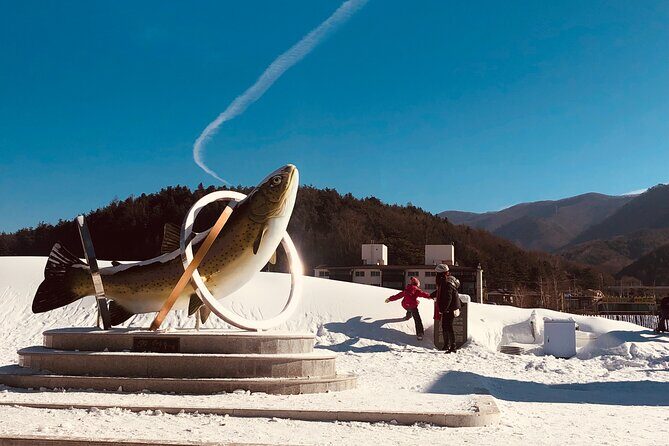 Korea Winter Ice Fishing Festival (Pyeongchang Trout Festival) - 13:30 touring ice fishing: when the festival expands beyond one activity